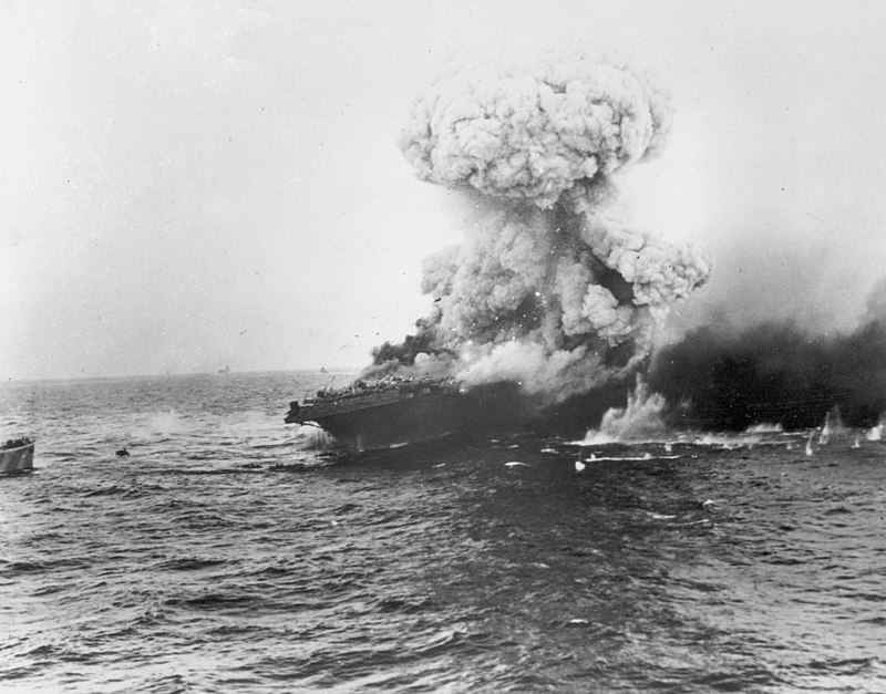 800px large explosion aboard uss lexington %28cv 2%29  8 may 1942 %2880 g 16651%29